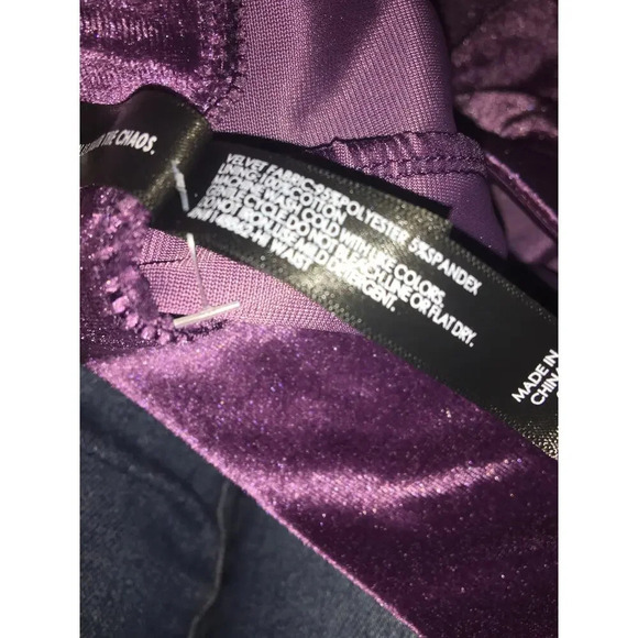 Torrid Women’s Plus Size 1X High Waisted Purple Velvet Shorts - Picture 7 of 7